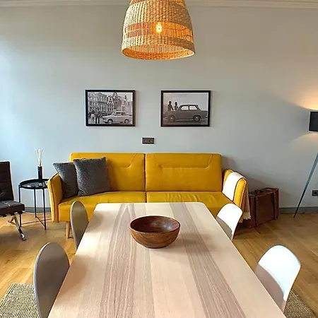 Cosy And Modern In Vibrant West