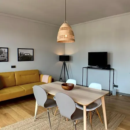 Cosy And Modern In Vibrant West