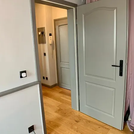 Cosy And Modern In Vibrant West Апартаменты