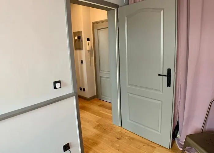 Cosy And Modern In Vibrant West Апартаменты
